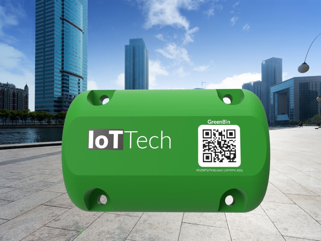 Dispositivo IoT IoTTech instalado em lixeira urbana smart city